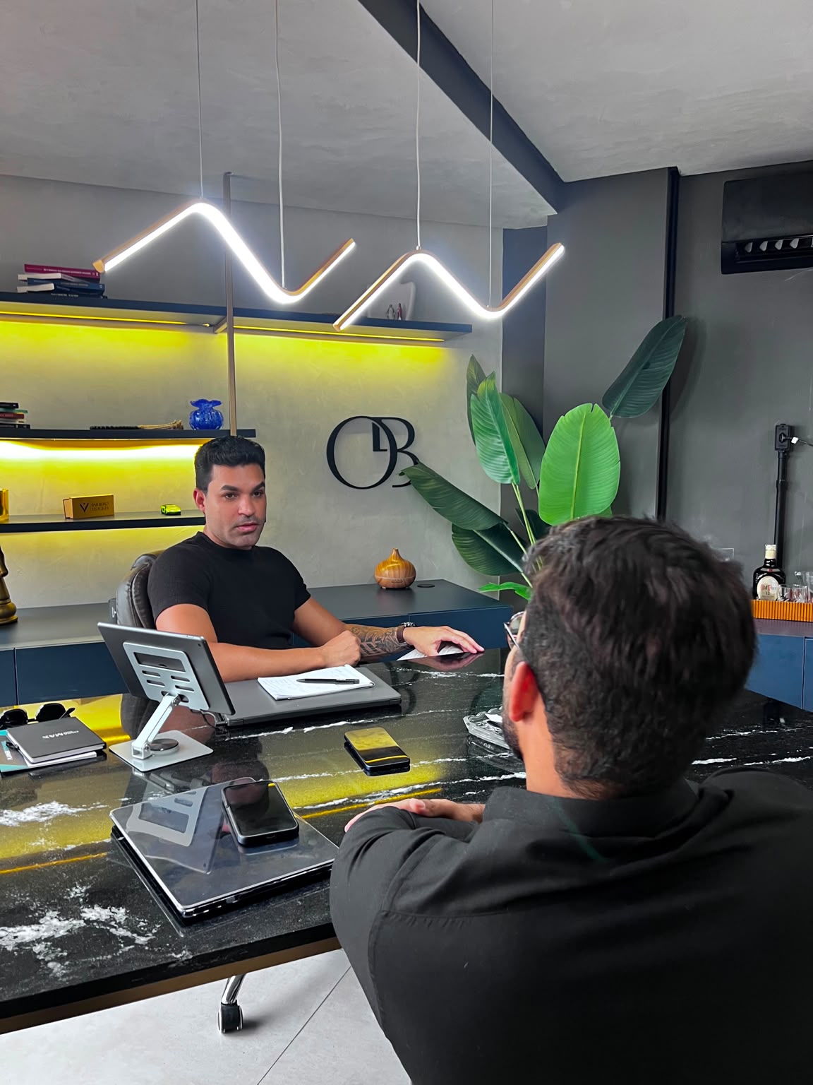 Gusthavo Serafim em atendimento de consultoria