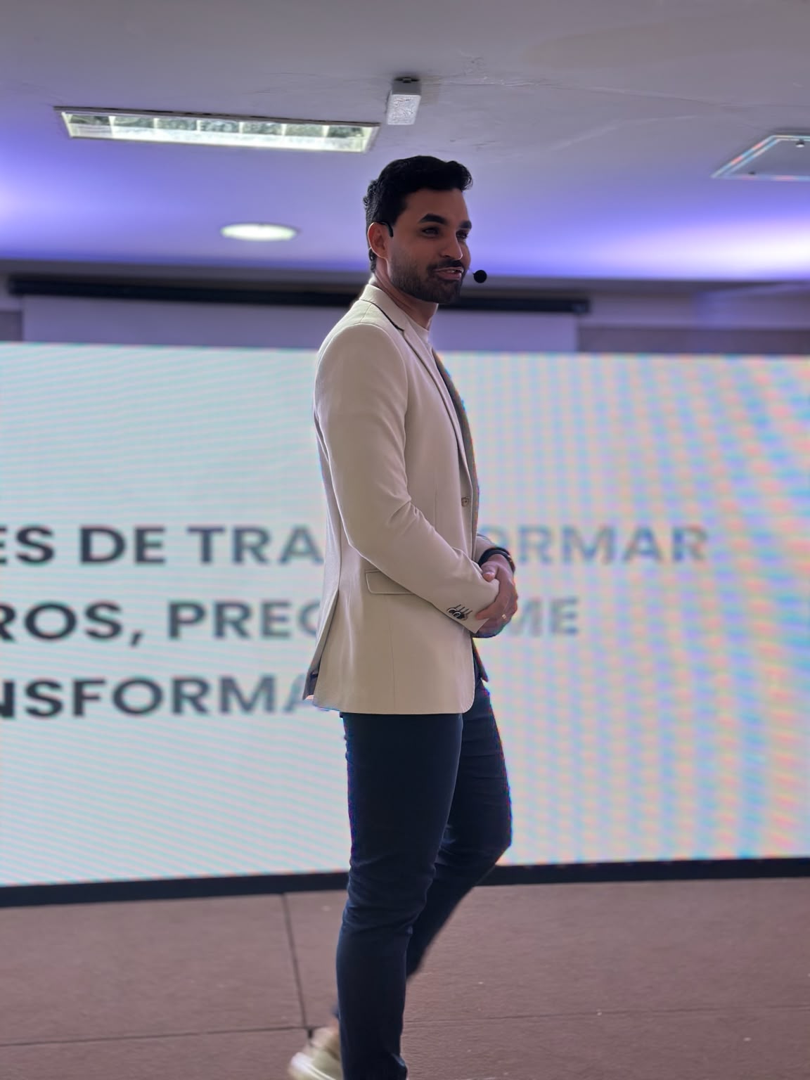 Gusthavo Serafim apresentando conteúdo sobre imagem e posicionamento